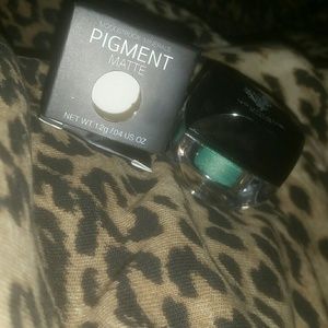 YOUNIQUE moodstruck minerals pigment matte